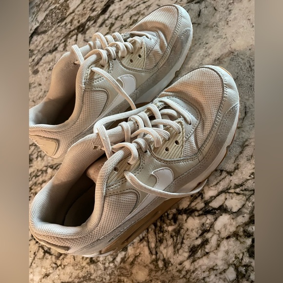 Womens 6.5 Airmax beige and white - Picture 2 of 6